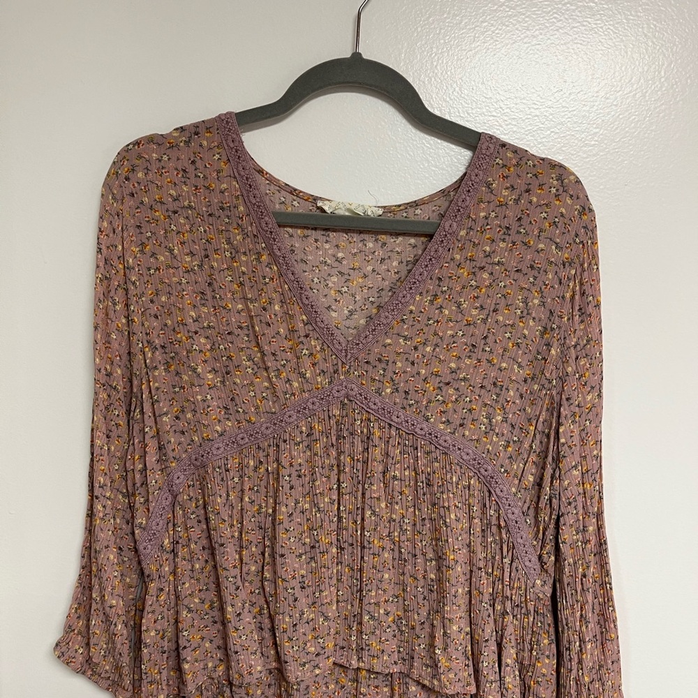 Mauve Floral Lace-Trim V-Neck Top